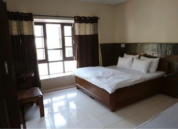 Goroomgo Hotel The Sojourn, Adharshila & Gulmohar Cottages Dharamsala Dış mekan fotoğraf